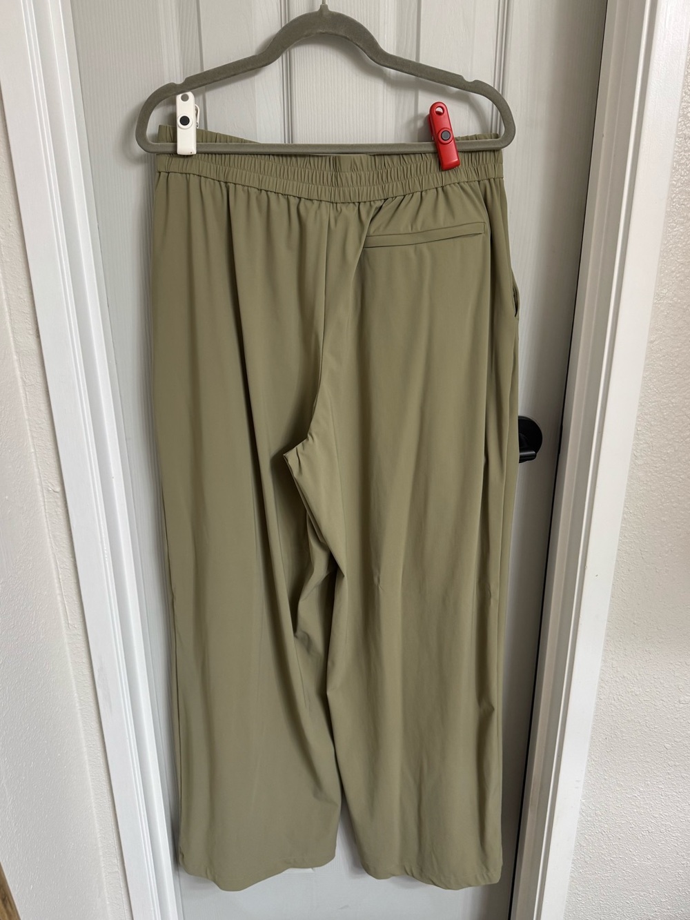Athleta Pinnacle Olive Green Wide-Leg
High-Rise Pants - Size 12 - Picture 5 of 6